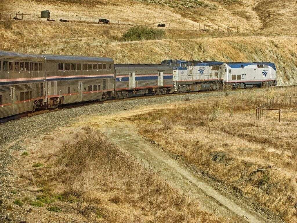 train, amtrak, passenger-166052.jpg